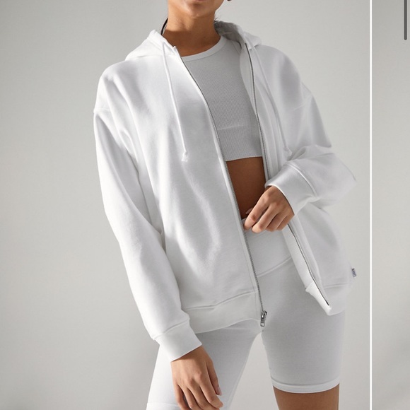 Aritzia - EXTRA FLEECE MEGA HOODIE (butter yellow) - Picture 6 of 11